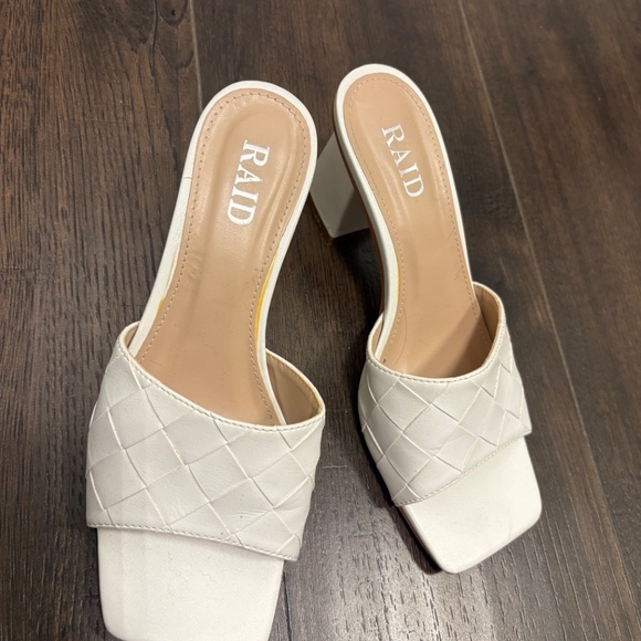 White heels - Picture 2 of 3